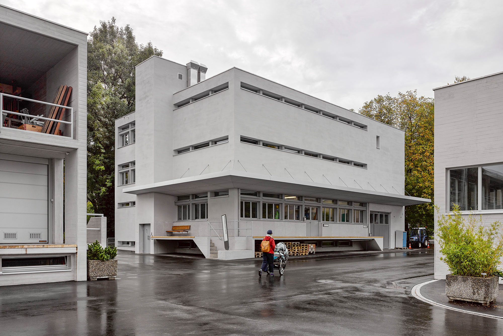 Gebäudeensemble (Foto: Johannes Marburg, Genf)